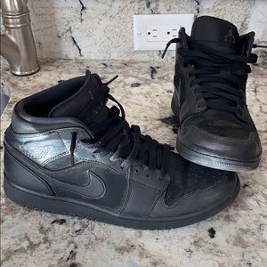 Like new High top Jordan 1’s black